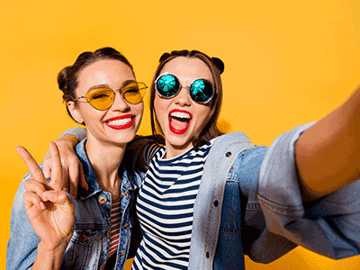 blog-featured-image-orthodontics-teen-selfie-esteem